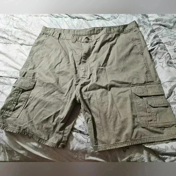 Dark khaki wrangler mens shorts! - Picture 1 of 5